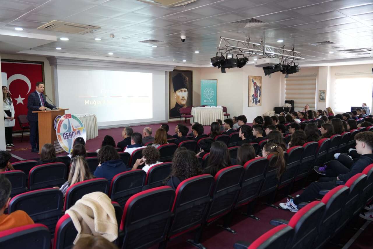 Muğla’da Genç Kalemler Safahat’ı Konuşuyor: "Oku-yorum, Yazı-yorum" Paneli Başladı 1